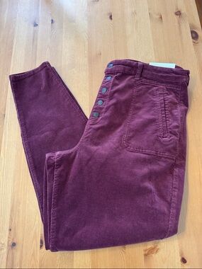 NWT! American Eagle Curvy High-Rise Corduroy Button-Fly Jegging/Pants